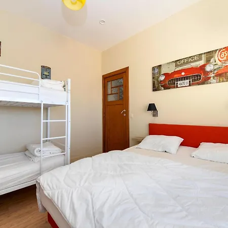 Spacious With Garden, Cleaning Included Holiday home